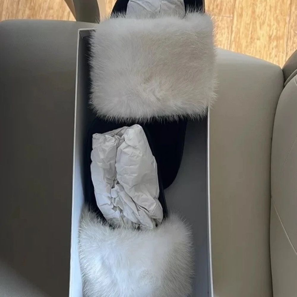 Givenchy Elegant White Fur Women's Slippers